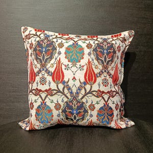 Ottoman Tulip Gobelin Cushion Cover – 40x40 cm Jacquard Woven Pillow – Turkish Floral Tapestry Decor