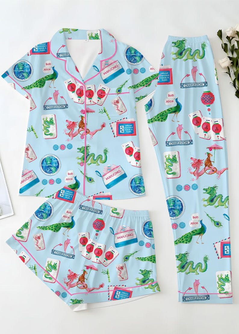 Conjunto de pijama de satén chinoiserie Mahjong para mujer, ropa de dormir divertida de manga larga, regalo para amantes de las noches de juegos y jugadores. imagen 1