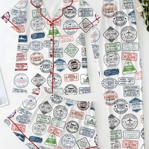 Travel Print Pajama Set for Women – Button-Up Short Sleeve Pajamas with Shorts, Cute Vacation Lounge Sleepwear Gift bild 1