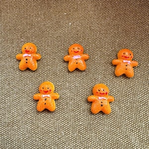 Set of 5 Gingerbread Man Cabochons Charms – Cute Resin Flatback for DIY Crafts, Slime, Phone Case, Jewelry, Kawaii Food Decoden