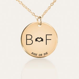 Collar con iniciales y símbolo de mano y corazón - Colgante de amistad personalizado - Acero inoxidable, chapado en oro de 18 quilates - Regalo personalizado para ella