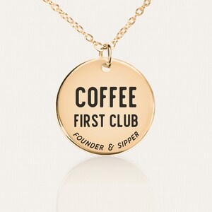 Collar Coffee First Club - Regalo divertido para amantes del café - Colgante personalizado para amantes del café - Joyería grabada personalizada - Regalo para ella o para él