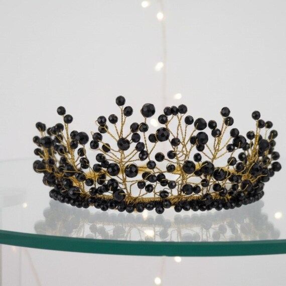 Elegant Gold Crown With Black Beads – Royal Style in the  display picture 2