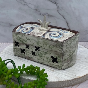 Handmade Garlic Keeper Pottery Storage Jar, Kitchen Organization, Garlic Storage, Ceramic Keeper, Handcrafted