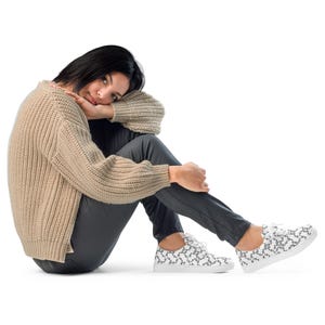 Women’s lace-up vine design canvas shoes