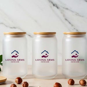 Glasbecher mit individuellem Logo, Glasbecher mit Geschäftslogo, Bambusdeckel und Strohhalm, Werbebecher, Business Branding Cup, Business Merch Geschenk