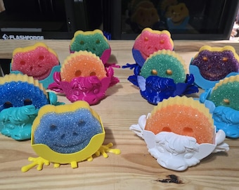 Highland cow and frog sponge holder
