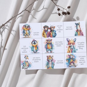 Könnte beinhalten: Neun illustrierte Karten mit Aquarell-Tierfiguren und positiven Affirmationen auf Deutsch. Die Tiere sind eine Eule, Affen, ein Pferd, ein Pinguin, ein Bär, ein Fuchs, eine Gans, ein Tiger und eine Maus auf einem Skateboard.