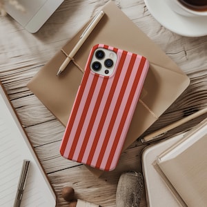 Roze gestreept telefoonhoesje – rood en roze lijnenontwerp – retrolook – voor iPhone 16, 15, 14, 13, 12, 11 – Pro Max, Plus en Mini – cadeau afbeelding 10