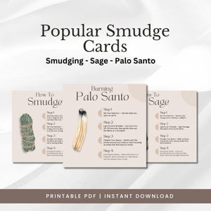 Könnte beinhalten: Drei beige Karten mit Anweisungen zum Räuchern mit Salbei und Palo Santo. Die Karten zeigen Text und Illustrationen von Salbeibündeln und Palo Santo-Stäben. Der Titel "Popular Smudge Cards" steht oben.