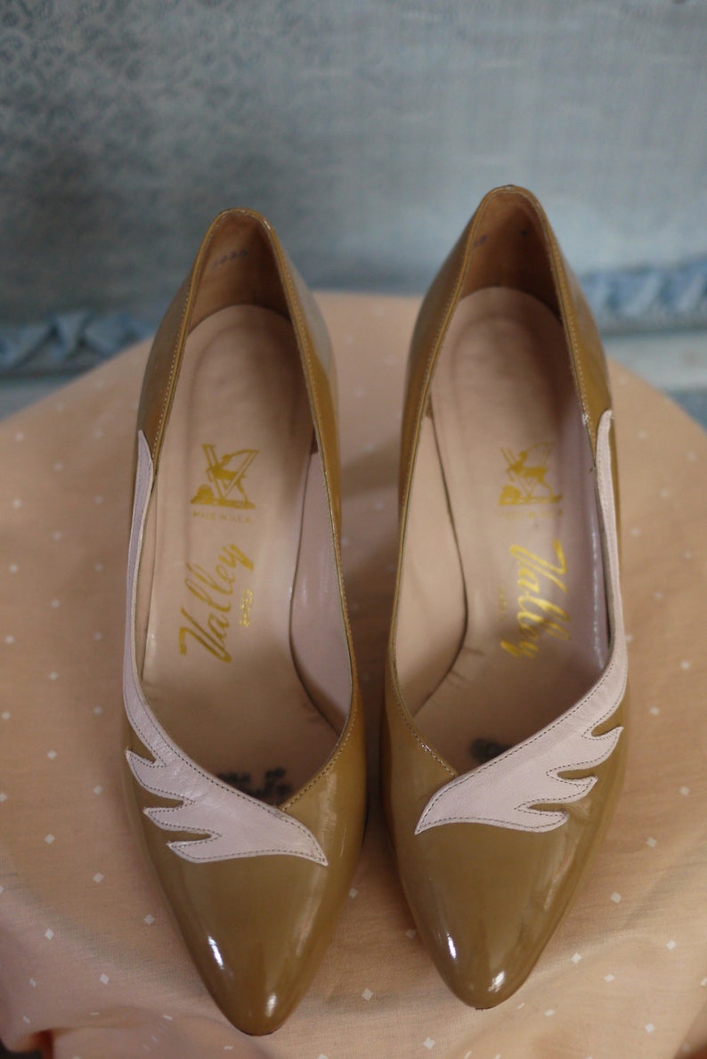 1950's Taupe and Pastel Pink Valley Brand Heels Size 6BROAD image 3