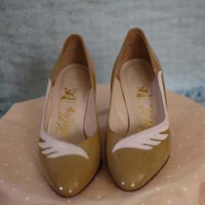 1950's Taupe and Pastel Pink Valley Brand Heels Size 6BROAD image 2