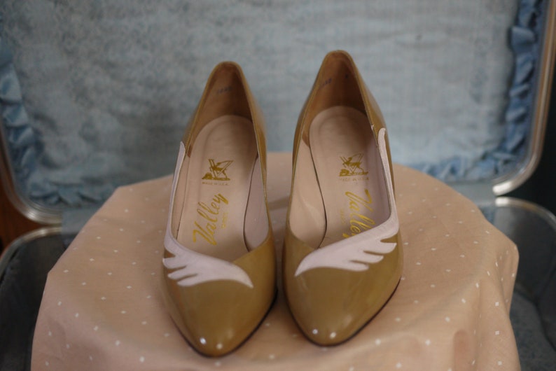 1950's Taupe and Pastel Pink Valley Brand Heels Size 6BROAD image 2