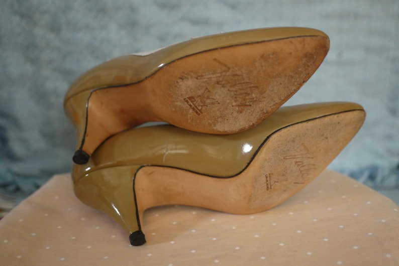 1950's Taupe and Pastel Pink Valley Brand Heels Size 6BROAD image 4