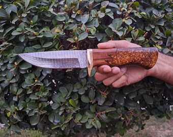 Damascus Steel Custom Handmade Hunting Knife with Leather Sheath
