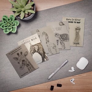 Juego de 5 tarjetas de cumpleaños con animales divertidos - Tarjetas de felicitación con dibujos a lápiz originales - Interior en blanco - Tarjetas de animales salvajes