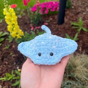 Gehäkelter Stachelrochen Stofftier, Amigurumi, Häkelrochen, Rochen Stofftier, Stofftier,Ozean Stofftier, gehäkelt Stofftier