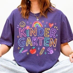 Camiseta para maestra de jardín de infantes, camiseta Comfort Colors, camiseta de regreso a clases para jardín de infantes con dibujo a mano, regalo de agradecimiento para maestros
