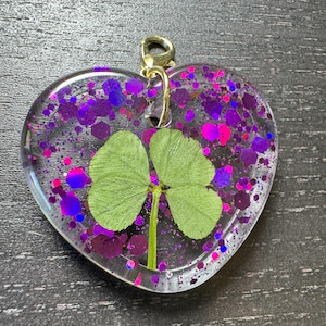 March 7th – Real Four-Leaf Clover Charm | Lucky Miniature Clover Pendant | Handmade Resin Nature Keepsake | Small Keychain