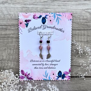 Infinite Bond: For Beloved Grandmother-cadeaubon met set elegante hangende oorbellen, sierlijke tulphangers, glinsterende blokjes, bladeren