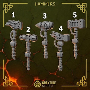 Könnte beinhalten: Eine Sammlung von fünf grauen Hämmern mit einzigartigen Designs, darunter Drachen- und geometrische Motive. Das Wort "HAMMERS" steht oben. Das GreyTide Studio-Logo befindet sich unten. Jeder Hammer hat einen unterschiedlichen Kopf und Griff.