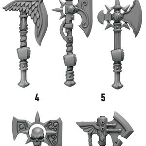 Könnte beinhalten: Eine Sammlung von fünf grauen Äxten, jede mit einem einzigartigen Design. Die Äxte weisen verschiedene Klingenformen, Griffe und dekorative Elemente auf, darunter Flügel, Stacheln und ein Totenkopf. Das Bild enthält den Text "Axes" und das Logo von Greytide Studio.