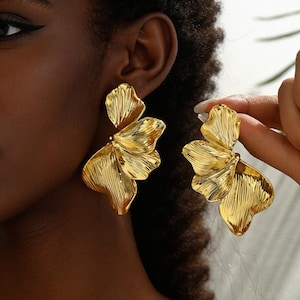 Goldblumen Statement Ohrringe - Luxus Acryl Blütenblatt Tropfen, Vintage Inspiriertes Design
