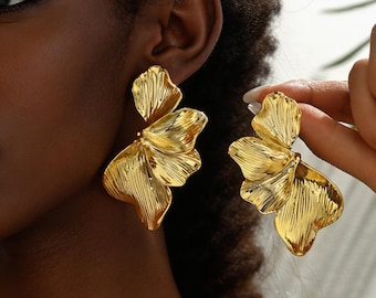Gold Flower Statement Earrings – Luxury Acrylic Petal Drop, Vintage Inspired Design