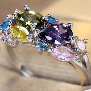 Anillo de múltiples piedras preciosas / Elegante joya bohemia para mujer / Regalo único para ella, anillo de cristal de moda, anillo de moda, anillo arcoíris, regalo