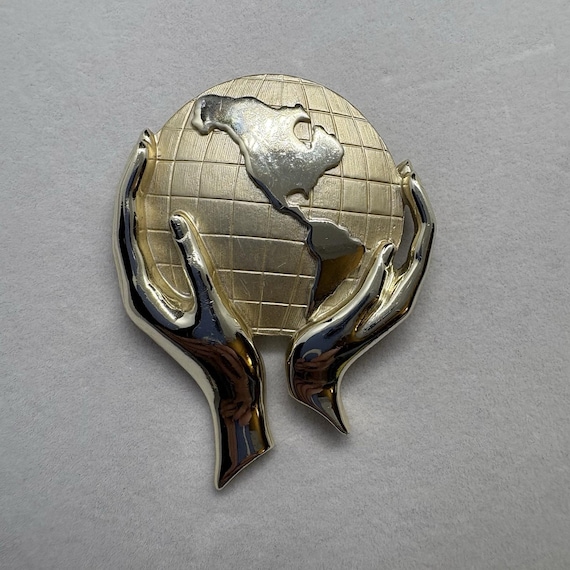 World in Hands Pin/Brooch Gold Tone Whole World In Your Hands Globe 3D