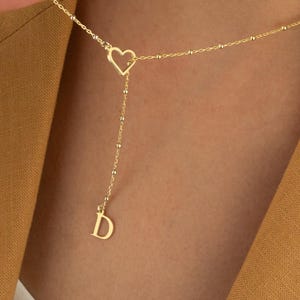 Benutzerdefinierte Herz Lariat Brief Charm Halskette, personalisierte Initial Drop Halskette, Strand Schmuck