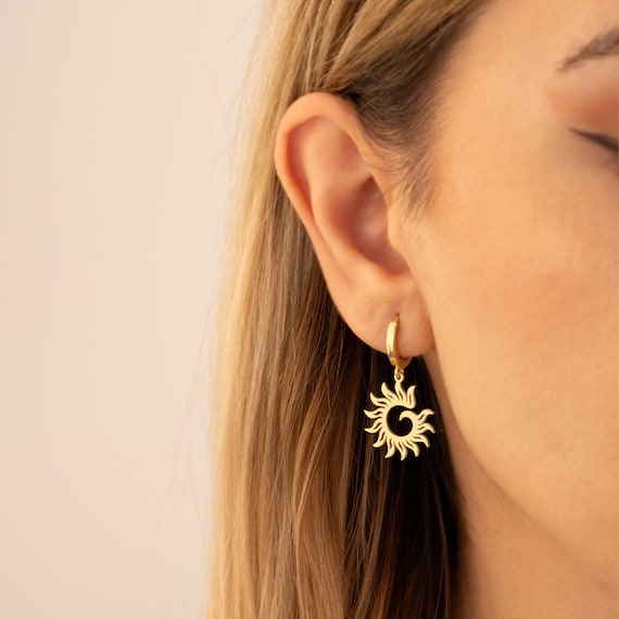 14K Gold Sunburst Hoop Earrings: Celestial Sun Dangle Charm  display picture 1