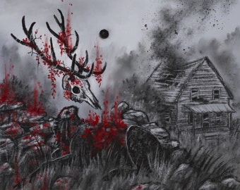 Könnte beinhalten: Eine Schwarzweißillustration eines Hirschschädels mit roten Blumen und Blättern vor dem Hintergrund eines verwitterten Holzhauses und eines bewölkten Himmels.