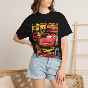 Koszulka unisex Lightning McQueen Black Tee, barwiona na odzieży, z nadrukiem Cars Birthday Shirt zdjęcie 4
