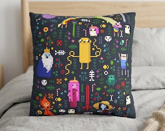 Federa per cuscino double face colorata e accogliente con personaggi di Adventure Time in pixel art.