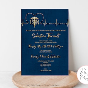 Convite para formatura de enfermagem, convite para cerimônia de fixação de alfinetes, anúncio de formatura, formatura médica, formatura de enfermeiro registrado masculino na cor azul-marinho dourado