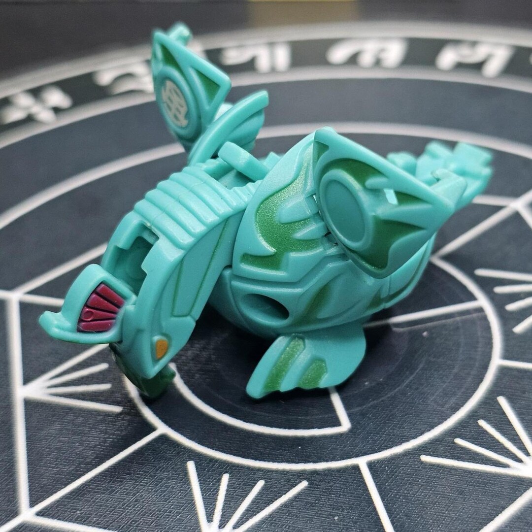 Figurine Bakugan Skyress Ventus, 510G, Translucide, Avec 2 Cartes, Très Bon état