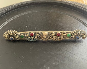Antique Art Deco Egyptian Revival Pharaoh Bar Pin Brooch with Colored Stones Filigree Designs