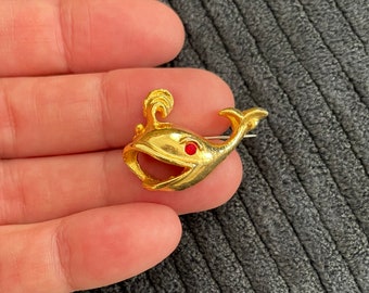 Vintage Gold Tone Whale brooch Pin Ruby Color Eye and active Blowhole