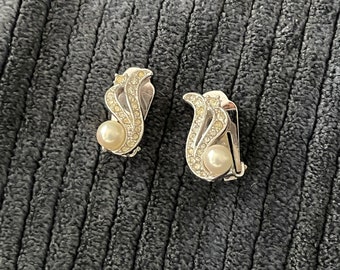 Vintage  Marvella Silver Rhinestones & Pearl Clip Earring Wedding Earrings