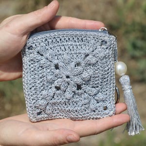 Monedero de ganchillo plateado: funda cuadrada de lujo para AirPods, bolsito vintage pequeño, recuerdo de novia hecho a mano para invitados (a granel), llavero.