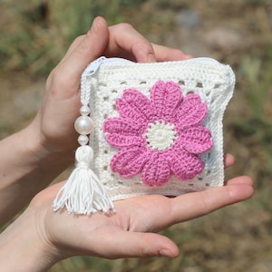 Porte-monnaie au crochet avec fermeture à glissière - porte-cartes carré grand-mère floral, mini pochette doublée, cadeau de mariage en vrac fait main pour les invités