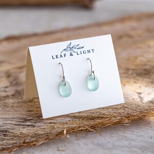 Cultured Sea Glass Earrings, Aqua Recycled Glass Drop Earrings, Silver Plated Frosted Glass Earrings, Coastal Beach Jewelry Gift for Her Bild 5
