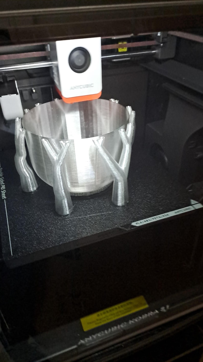Custom 3D printing service from Italy showing made-to-measure prototypes and gadgets printed in PLA and ABS. High quality FDM 3D printed objects designed for personalized gifts, functional parts, cosplay accessories, and modern home decor. Ideal for custom prototypes, unique 3D print gifts, STL file printing, and creative ideas turned into real objects