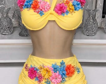 Bikini amarillo con flores