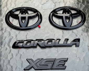 Corolla XSE Emblem Overlay Set - Schwarz glänzend (für: 2020+)