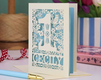 Cartão de aniversário personalizado para o 1º aniversário | Design de floresta cortado a laser