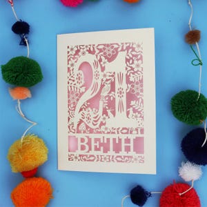 Carte personnalisée pour 21 ans - Découpage en papier découpé au laser des bois, motif personnalisé