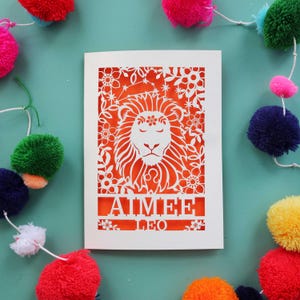Carte d'anniversaire personnalisée Léo en papier découpé