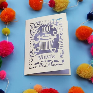 Carte 100e anniversaire - Papier découpé personnalisé Carte de voeux personnalisée Cupcake découpée au laser - Handmade Cards Royaume-Uni